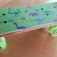 Child's skateboard (BN)