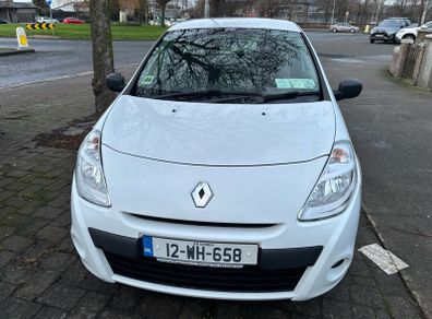 White Renault Clio 2012