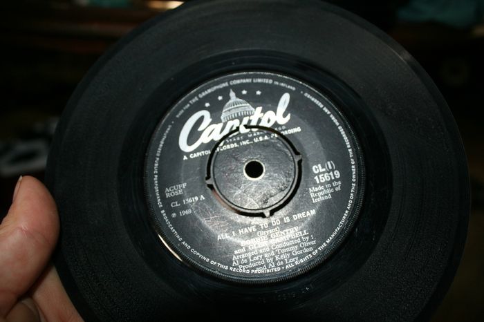 Single Vinyl's  85 pieces