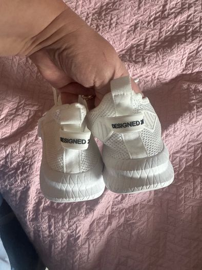 Brand new Ultra light white runners size UK8 EU42 Postage included