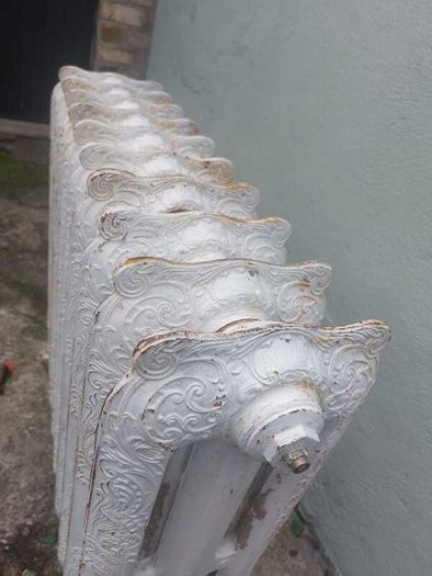Cast iron antique style radiator