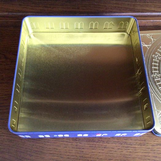 Commerative  Royal Tin with working clock face
