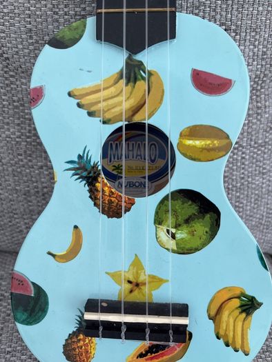 ukulele like new