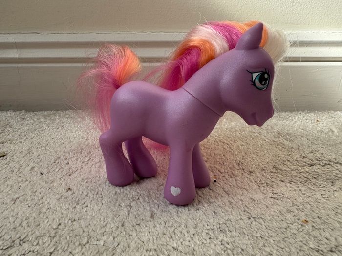 Vintage My Little Pony Twinkle Twirl Purple Stars Hasbro 2004 G3 Used Please see pictures