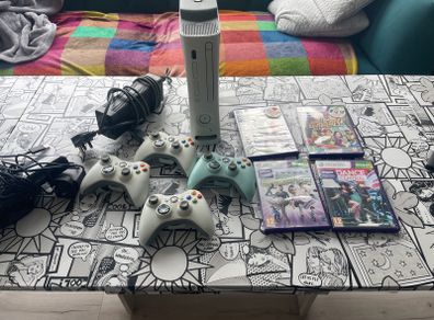 Xbox 360 plus Kinect and 4 pads and games