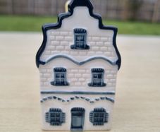 Ceramic miniature of KLM house number 1