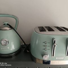 kettle and 4 slice toaster