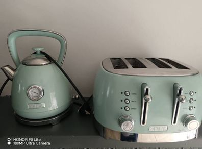 kettle and 4 slice toaster