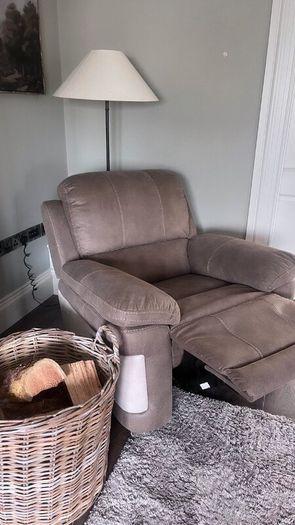 Full Suite of Furniture (3,2,1)