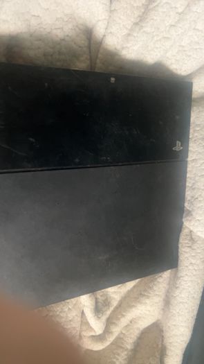Selling 2 ps4 2 xbox 1's and a wheel set