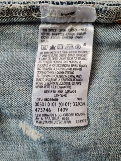 levis 501 Size 32/34 button fly in excellent condition