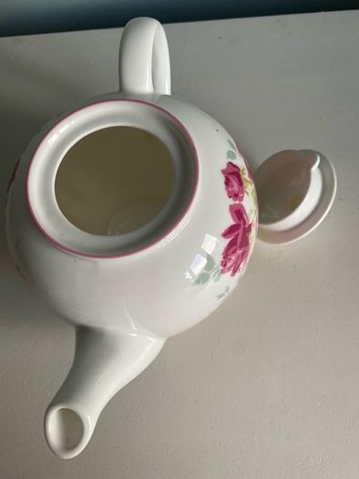 Nina Campbell by Roy Kirkham pink Roses tea pot