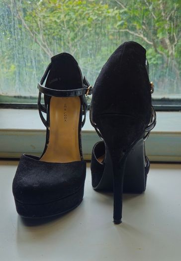 New Look - Black Round-Toe Platform Stilettos - Size 6 [UK]