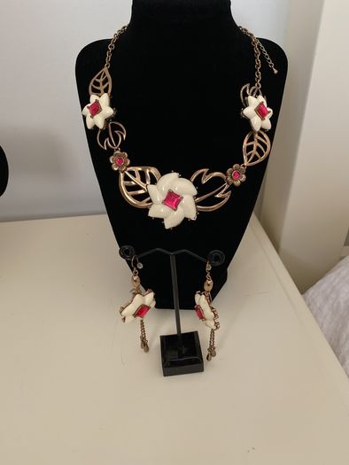 Johnny Loves Rosie Statement Necklet and Earrings