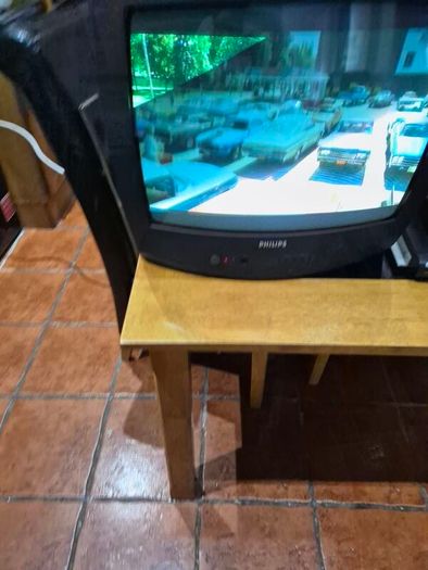 20" Philips  Tv & Remote