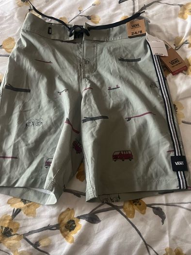 Boys BNWT Vans shorts age 8