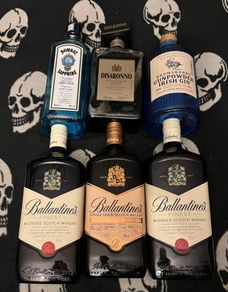 Decorative or collectible empty bottles vodka  whisky, gin, Irish whiskey Connemara whiskey Jameson powers ballantines Johnnie walkers TEELING disaronno Irishman Hennessy Drumshanbo Gunpowder Irish Gin vodka whiskey empty Bottle Jack Daniels Bombay sapphi