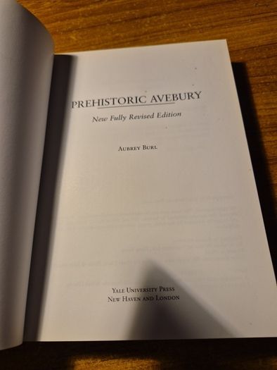 Prehistoric Avebury. Aubrey Burl
