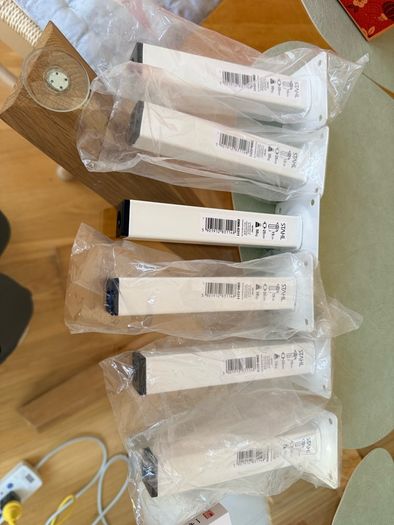 legs 6 available