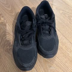 Black Nike air force size 3.5