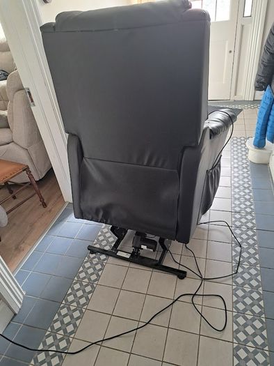 Armchair - Mobility -Absolute Bargain - Electeric Rise and Recline Mobility chair with remote control - PRICE REDUCTION
