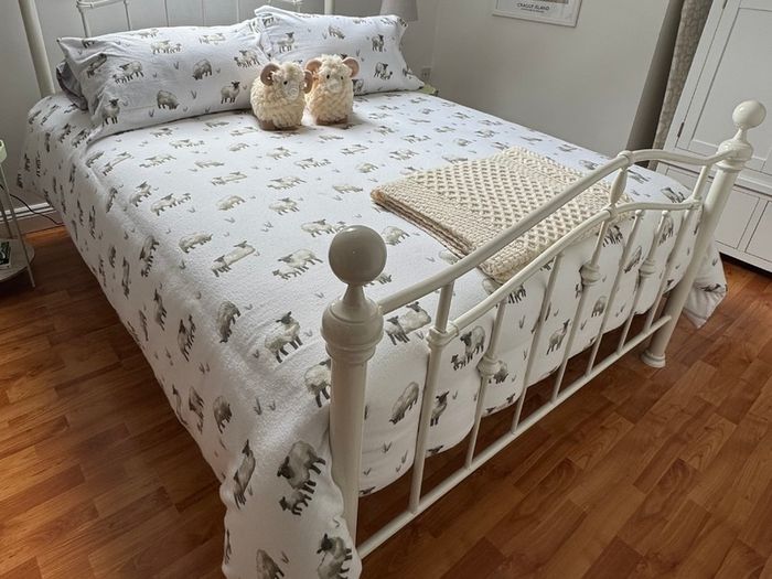 Elizabeth Metal Bed