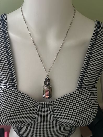 Sparkling pendant necklace in silver tone
