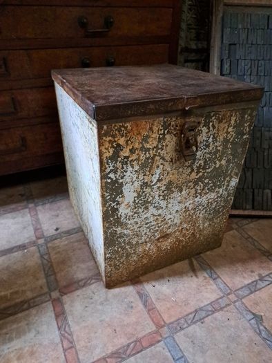 Vintage Metal Trunk
