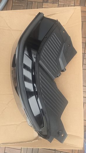 hyundai ioniq 5 left headlight and daylight