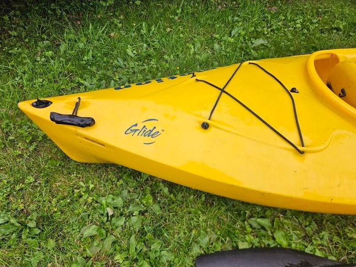 2x Single Kayaks (Sit-on + Sit-in) + 2 Paddles, Spraydeck, Buoyancy Bags, Pump & Universal 2-Kayak Roof Rack