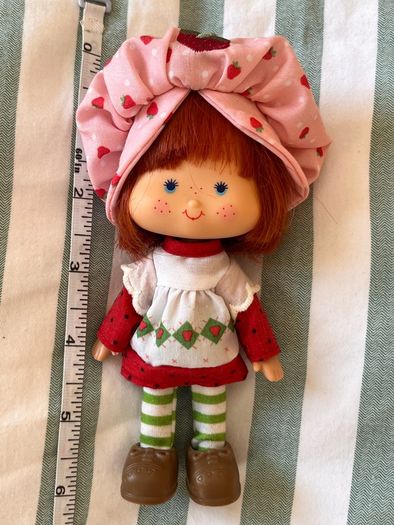 Vintage Strawberry Shortcake doll 2008 collectible