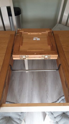 Dining table & 6 chairs