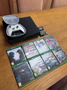 Xbox One Console + 8 Games on Discs