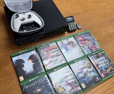 Xbox One Console + 8 Games on Discs