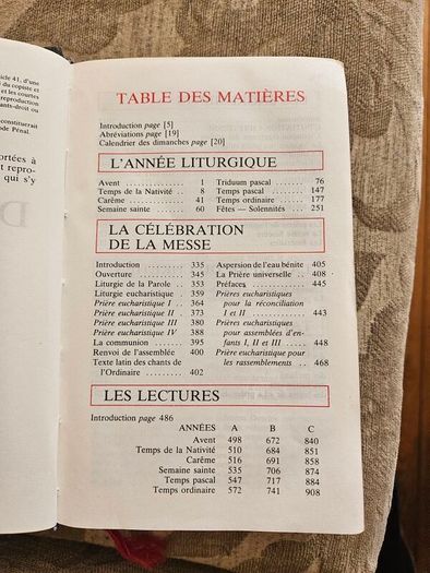 Missel Du Dimanche. French Sunday Missal.  In Good Condition.  See Photos For Same.