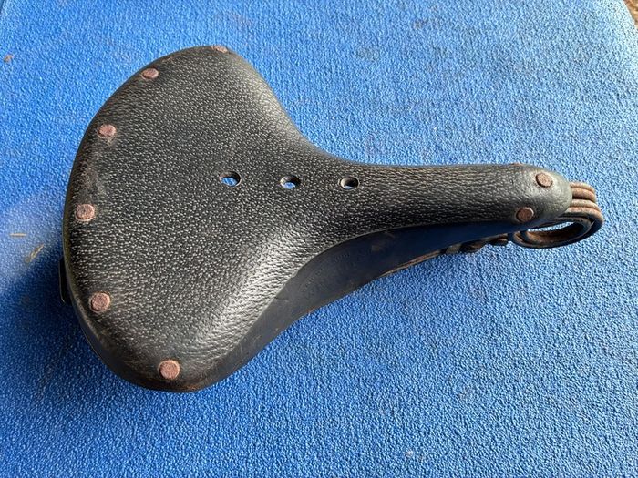 Vintage Wrights saddle