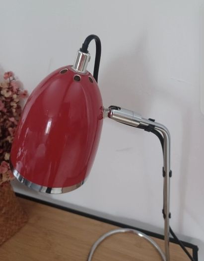 Adjustable metal lamp