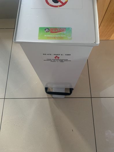 Wipeout metal fire retardant waste bin