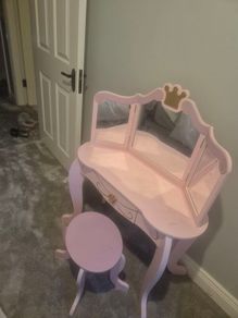 kids dressing table