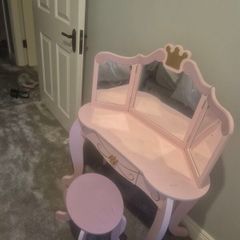 kids dressing table