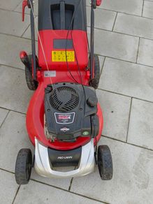 Prolawn self drive lawnmower with Briggs and stratton engin 625 series and 21 inch cut steel body in excellent working condition which starts first pull