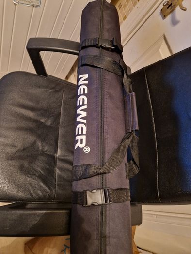 NEEWER, 2 Photography Tripods and feet and also 5ft circular Silver Light enhancer all in new condition and in lovely cases