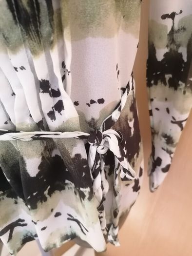 Women's Blouse NWT SIZE 16