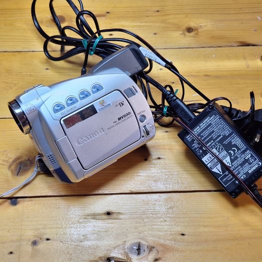 Canon MV600i DM-MV600i E MiniDV Digital Video Camcorder 3-Month Warranty