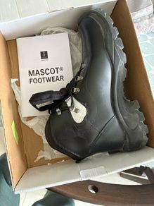 Safety shoes