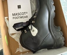 Safety shoes