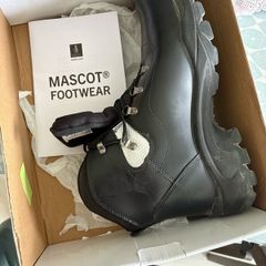 Safety shoes