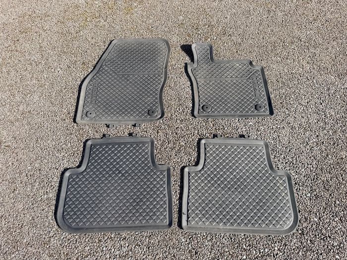 Original VW Tiguan Floor Mats - Rubber