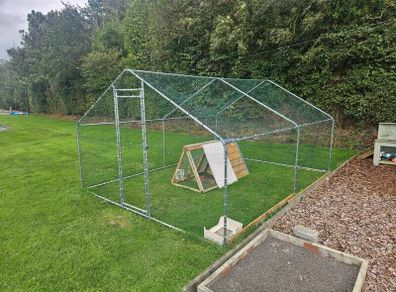 rabbit hutch & enclosure