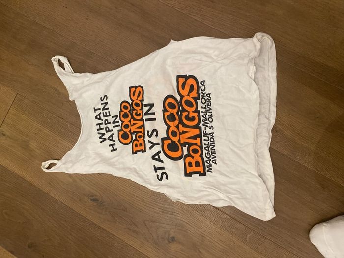 Sleeveless shirt